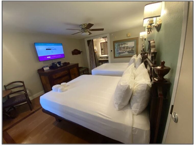 Disney’s French Quarter Room Tour (12 photos!)