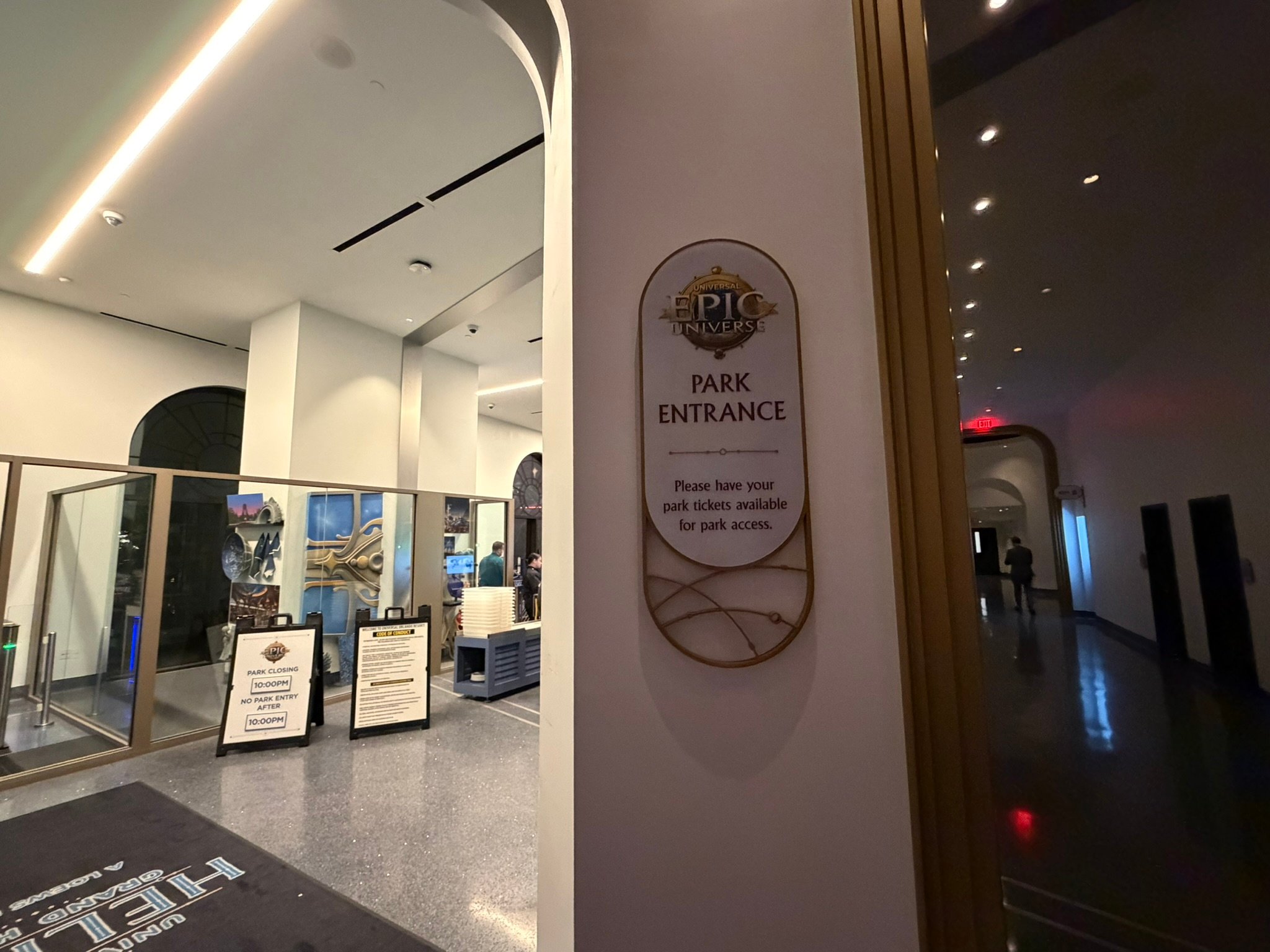 Helios Grand Transportation: Buses, Walking, & Rideshares Explained